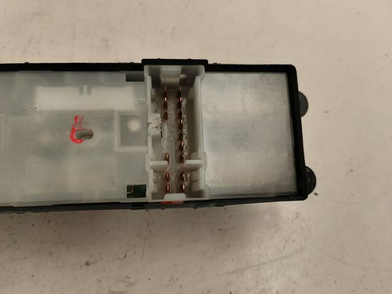 MANDO ELEVALUNAS DELANTERO IZQUIERDO NISSAN ALMERA TINO 2006 2.2 DCI D (112 CV)