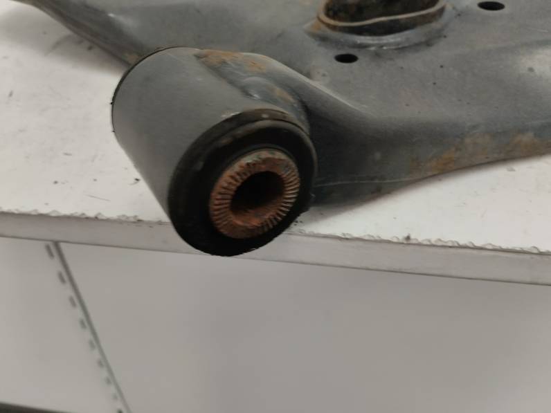 BRAZO SUSPENSION INFERIOR DELANTERO IZQUIERDO TOYOTA VERSO 2011 1.6 16V (132 CV)