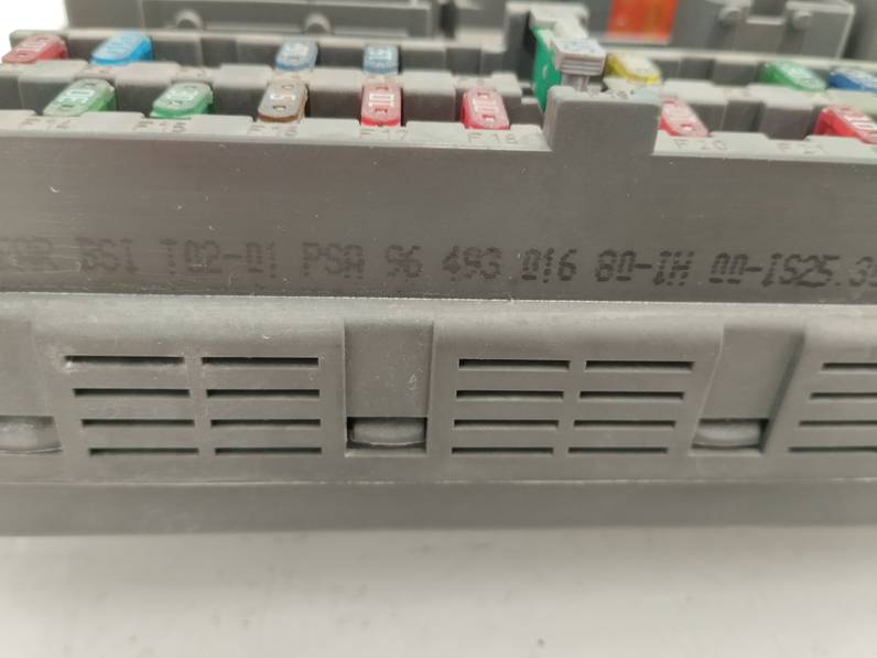 CAJA RELES FUSIBLES CITROEN C5 BERLINA 2003 2.0 HDI (109 CV)