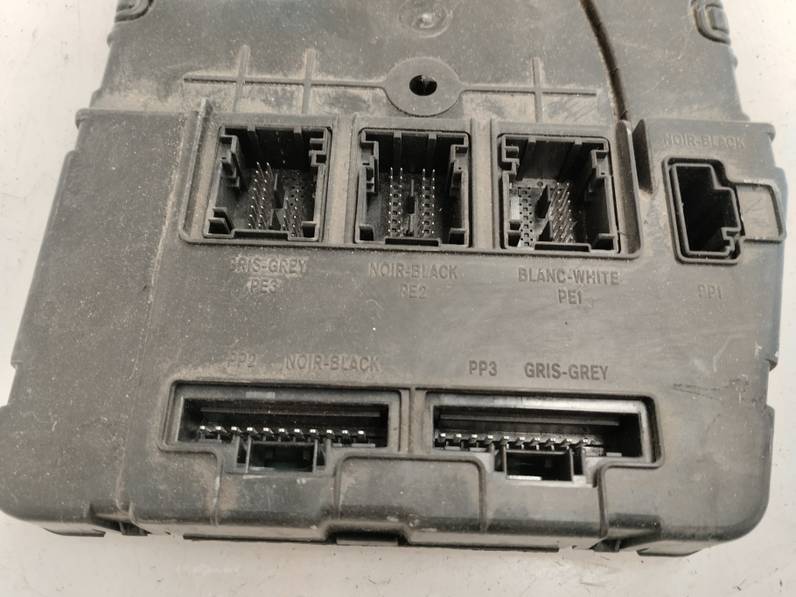 CAJA RELES FUSIBLES RENAULT MEGANE II BERLINA 3P 2003 1.5 DCI D (82 CV)