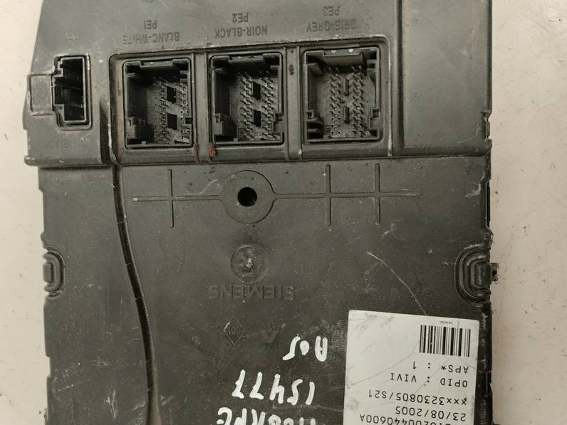 CAJA RELES FUSIBLES RENAULT MEGANE II BERLINA 5P 2005 1.9 DCI D (120 CV)