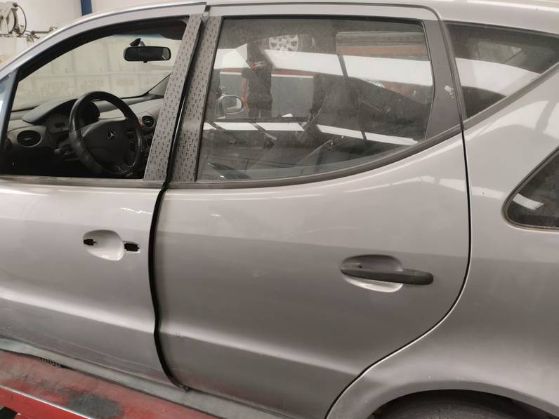 PUERTA TRASERA IZQUIERDA MERCEDES CLASE A 1998 1.6 (102 CV)
