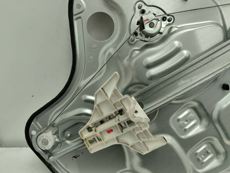 ELEVALUNAS TRASERO IZQUIERDO HYUNDAI I30 2009 1.4 (109 CV)