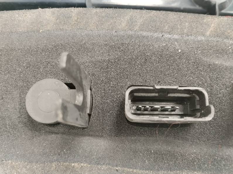 PILOTO TRASERO DERECHO NISSAN MICRA 2010 1.2 (80 CV)