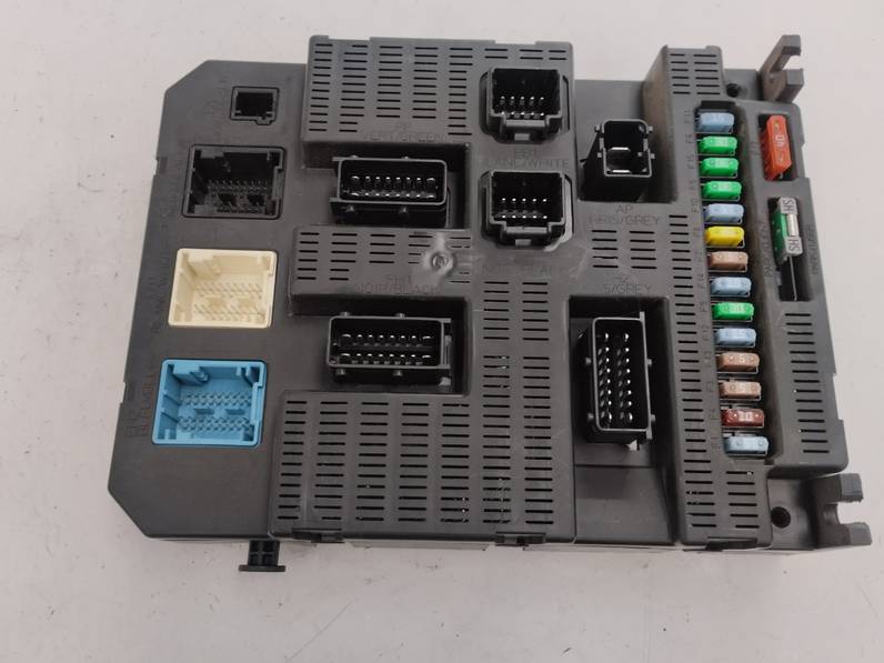 CAJA RELES FUSIBLES PEUGEOT 207 2006 1.6 HDI (109 CV)