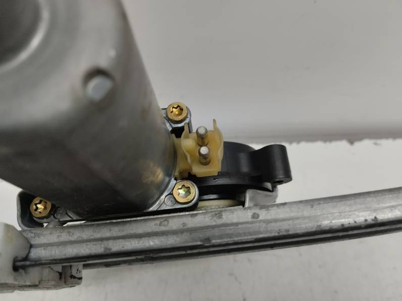 ELEVALUNAS DELANTERO IZQUIERDO MERCEDES CLASE A 1998 1.6 (102 CV)