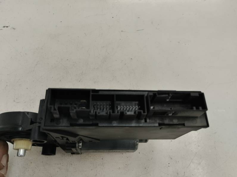 MOTOR ELEVALUNAS TRASERO DERECHO AUDI A4 BERLINA 2006 2.0 TDI (140 CV)