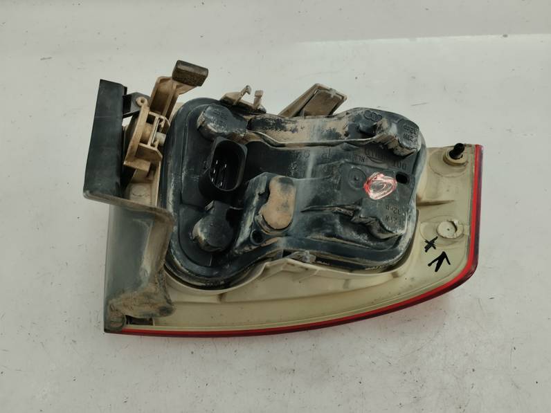 PILOTO TRASERO DERECHO AUDI A4 BERLINA 2006 2.0 TDI (140 CV)