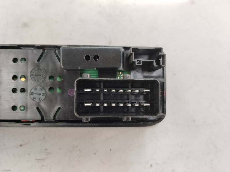 MANDO ELEVALUNAS DELANTERO IZQUIERDO CITROEN C3 2016 1.2 12V VTI (82 CV)