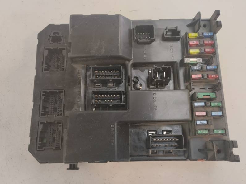 CAJA RELES FUSIBLES CITROEN C5 BERLINA 2004 2.0 HDI (109 CV)