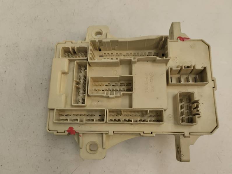 CAJA RELES FUSIBLES KIA CEE D 2009 1.6 CRDI (116 CV)