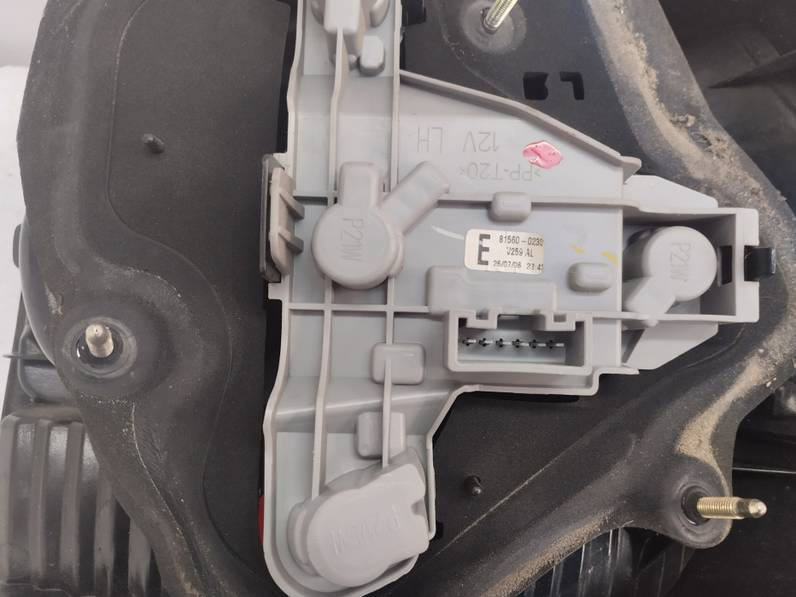 PILOTO TRASERO IZQUIERDO TOYOTA COROLLA 2006 1.6 16V (110 CV)