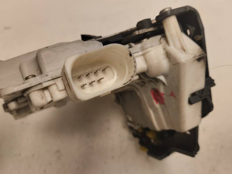 CERRADURA PUERTA TRASERA DERECHA AUDI A4 AVANT 2005 2.0 TDI (140 CV)