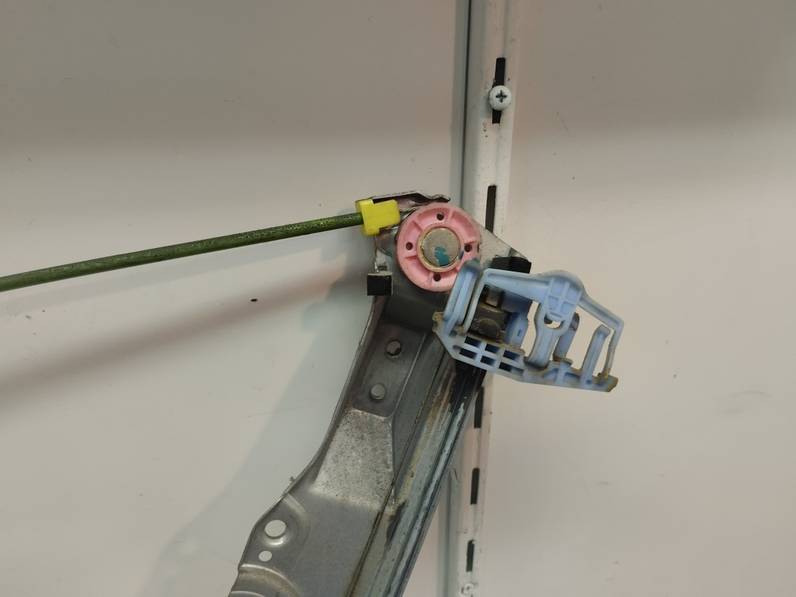 ELEVALUNAS DELANTERO IZQUIERDO OPEL CORSA D 2007 1.4 16V (90 CV)