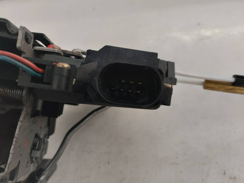 CERRADURA PUERTA TRASERA IZQUIERDA AUDI A6 BERLINA 2003 1.9 TDI (131 CV)