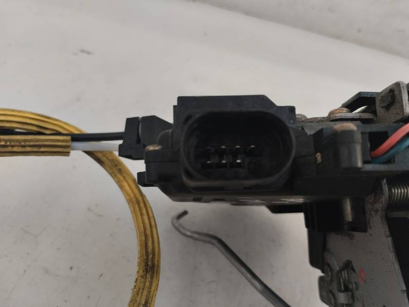 CERRADURA PUERTA TRASERA DERECHA AUDI A6 BERLINA 2003 1.9 TDI (131 CV)