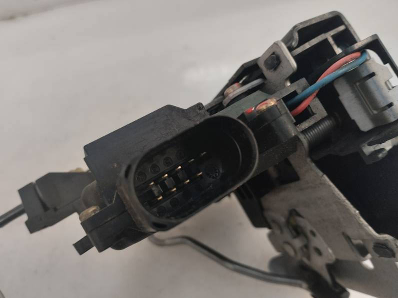 CERRADURA PUERTA DELANTERA DERECHA AUDI A6 BERLINA 2003 1.9 TDI (131 CV)