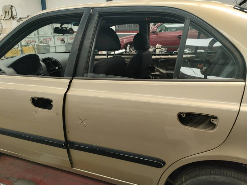 PUERTA TRASERA IZQUIERDA HYUNDAI ACCENT 2005 1.3 (86 CV)