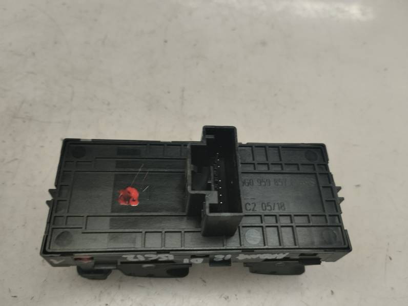 MANDO ELEVALUNAS DELANTERO IZQUIERDO SEAT ARONA 2018 1.6 TDI (95 CV)