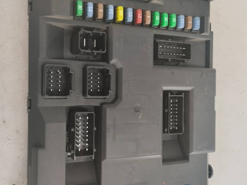 CAJA RELES FUSIBLES PEUGEOT 207 2008 1.4 HDI (68 CV)