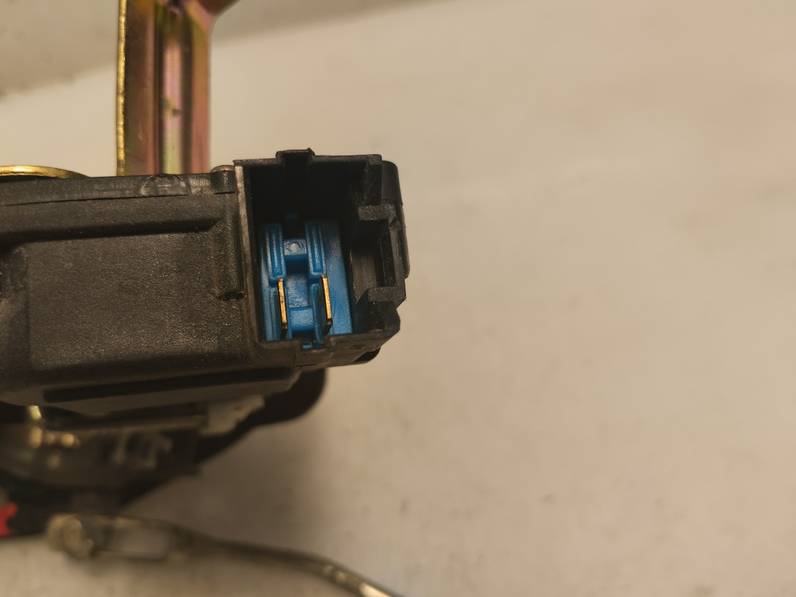 CERRADURA PUERTA TRASERA DERECHA HYUNDAI ACCENT 2005 1.3 (86 CV)