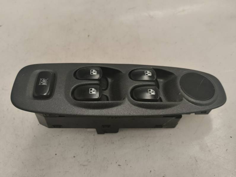 MANDO ELEVALUNAS DELANTERO IZQUIERDO HYUNDAI ACCENT 2005 1.3 (86 CV)