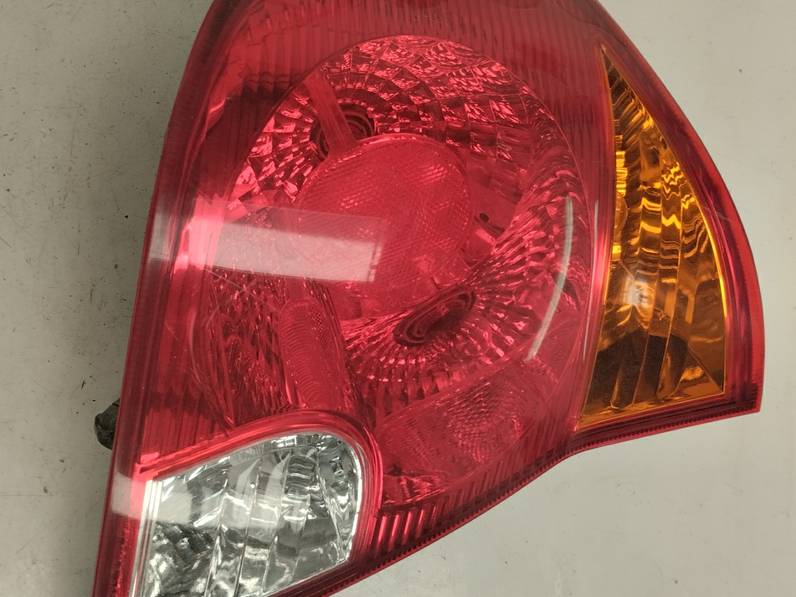 PILOTO TRASERO IZQUIERDO HYUNDAI ACCENT 2005 1.3 (86 CV)