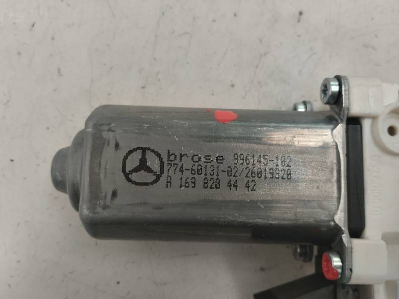 MOTOR ELEVALUNAS DELANTERO DERECHO MERCEDES CLASE A 2009 2.0 CDI (109 CV)