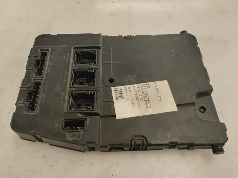 CAJA RELES FUSIBLES RENAULT MEGANE II BERLINA 5P 2003 1.6 16V (113 CV)