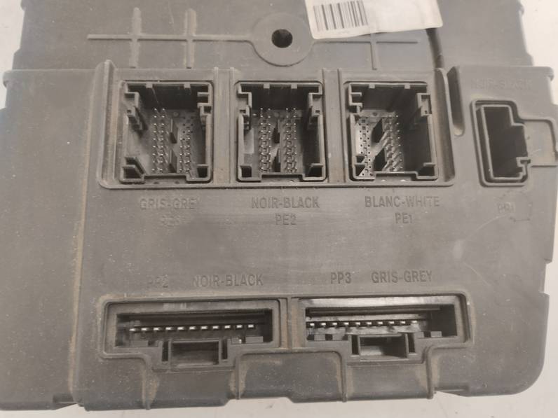 CAJA RELES FUSIBLES RENAULT MEGANE II BERLINA 5P 2003 1.6 16V (113 CV)