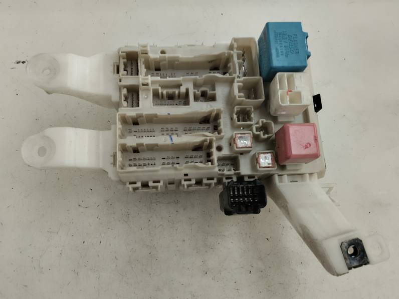 CAJA RELES FUSIBLES TOYOTA VERSO 2010 2.0 D-4D (126 CV)