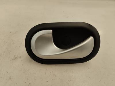 MANETA INTERIOR TRASERA IZQUIERDA RENAULT CLIO III 2010 1.5 DCI D (86 CV)