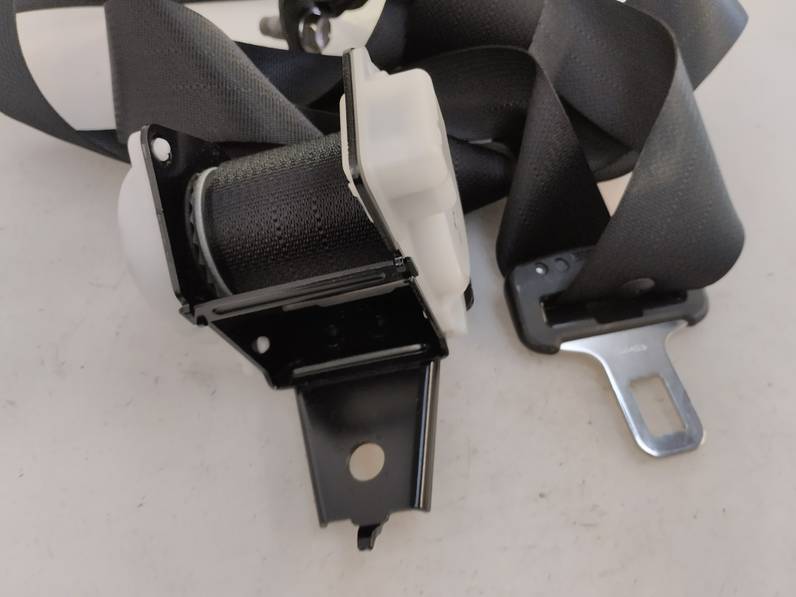 CINTURON SEGURIDAD TRASERO DERECHO MAZDA 3 LIM 2009 2.2 TURBODIESEL (150 CV)