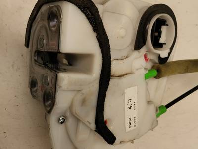 CERRADURA PUERTA TRASERA IZQUIERDA MAZDA 3 LIM 2009 2.2 TURBODIESEL (150 CV)