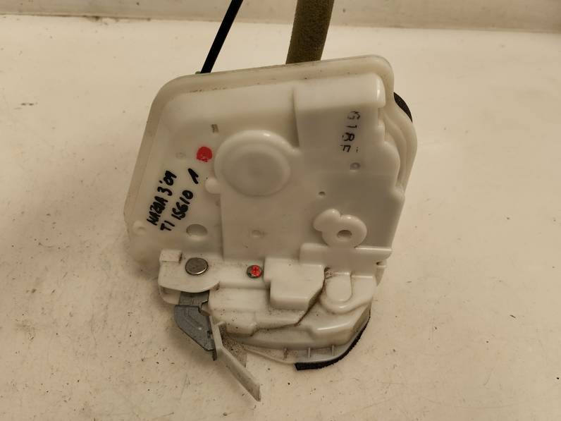 CERRADURA PUERTA TRASERA IZQUIERDA MAZDA 3 LIM 2009 2.2 TURBODIESEL (150 CV)