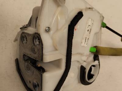 CERRADURA PUERTA TRASERA DERECHA MAZDA 3 LIM 2009 2.2 TURBODIESEL (150 CV)