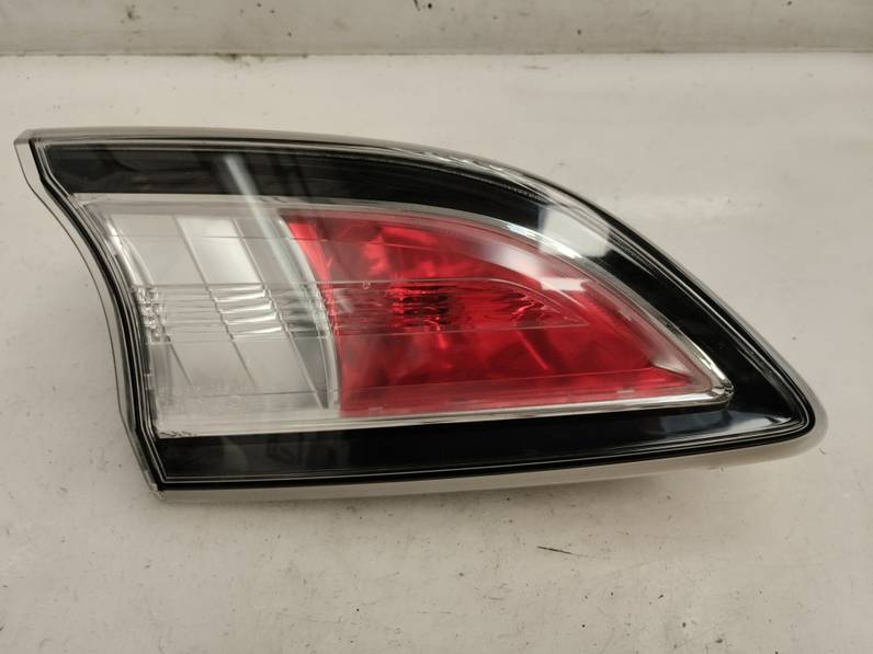 PILOTO TRASERO IZQUIERDO INTERIOR MAZDA 3 LIM 2009 2.2 TURBODIESEL (150 CV)