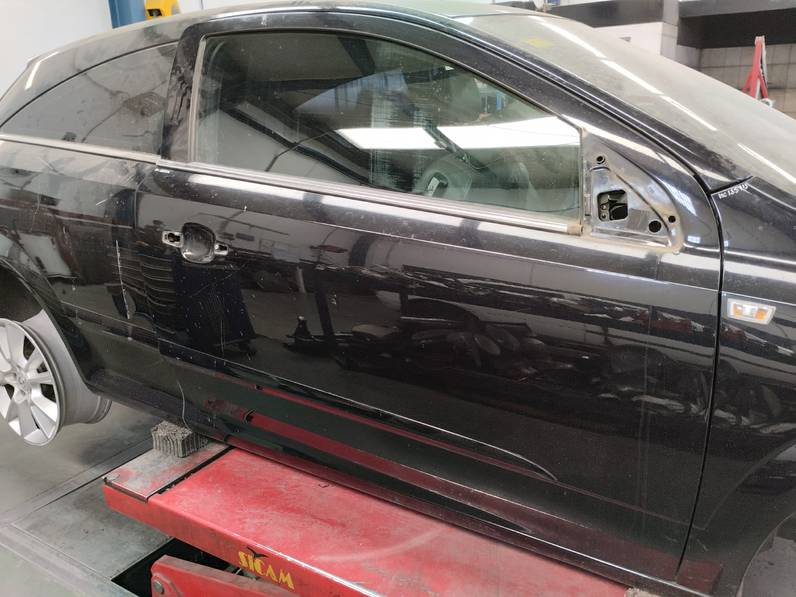 PUERTA DELANTERA DERECHA OPEL ASTRA GTC 2006 1.9 CDTI (120 CV)