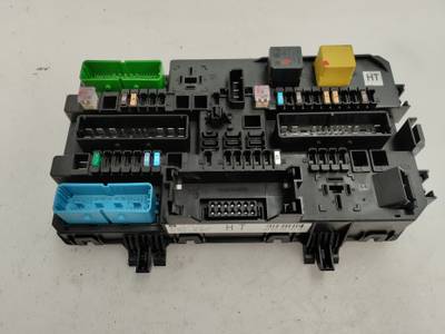 CAJA RELES FUSIBLES OPEL ASTRA GTC 2006 1.9 CDTI (120 CV)