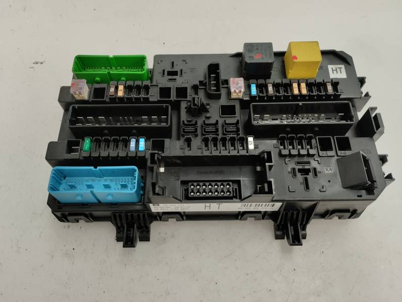 CAJA RELES FUSIBLES OPEL ASTRA GTC 2006 1.9 CDTI (120 CV)