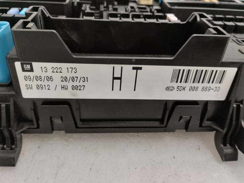 CAJA RELES FUSIBLES OPEL ASTRA GTC 2006 1.9 CDTI (120 CV)