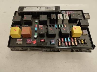 CAJA RELES FUSIBLES OPEL ASTRA GTC 2006 1.9 CDTI (120 CV)