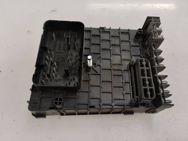 CAJA RELES FUSIBLES VOLKSWAGEN PASSAT BERLINA 2008 2.0 TDI DPF (170 CV)