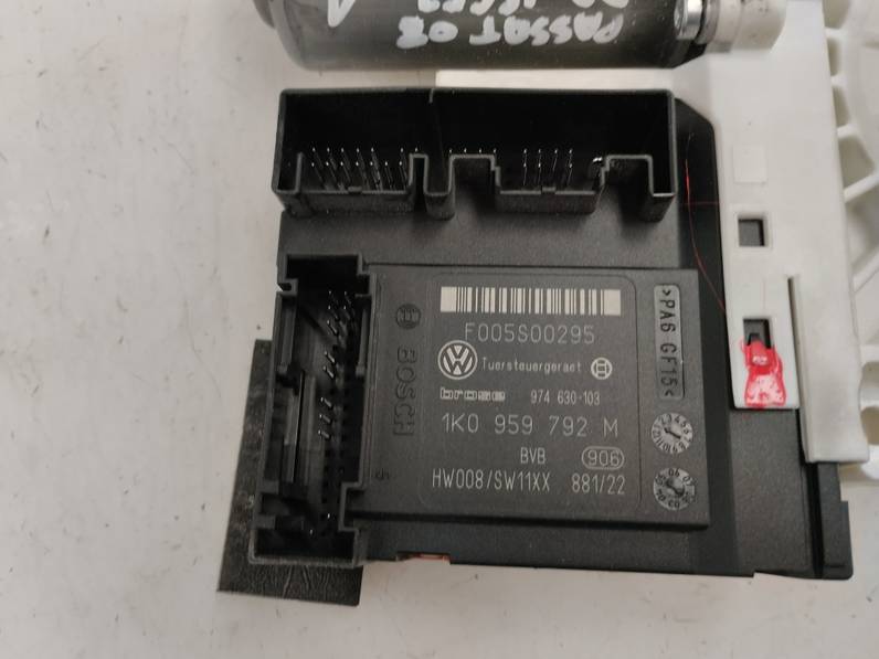 MOTOR ELEVALUNAS DELANTERO DERECHO VOLKSWAGEN PASSAT BERLINA 2008 2.0 TDI DPF (170 CV)