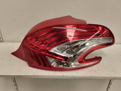 PILOTO TRASERO DERECHO PEUGEOT 208 2013 1.4 HDI FAP (68 CV)