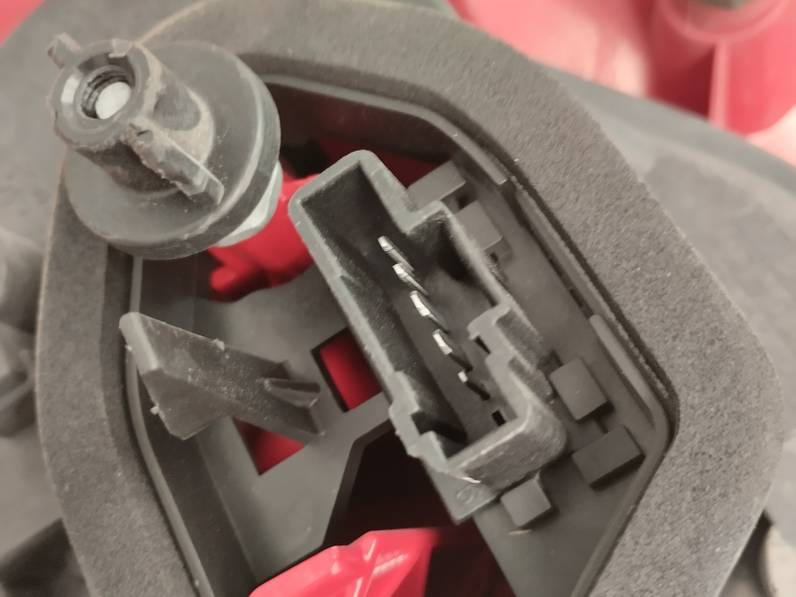 PILOTO TRASERO DERECHO PEUGEOT 208 2013 1.4 HDI FAP (68 CV)