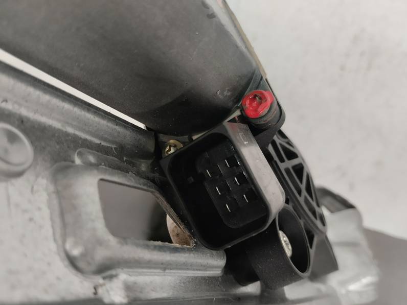 ELEVALUNAS DELANTERO IZQUIERDO MERCEDES CLASE C BERLINA 2001 2.6 (170 CV)