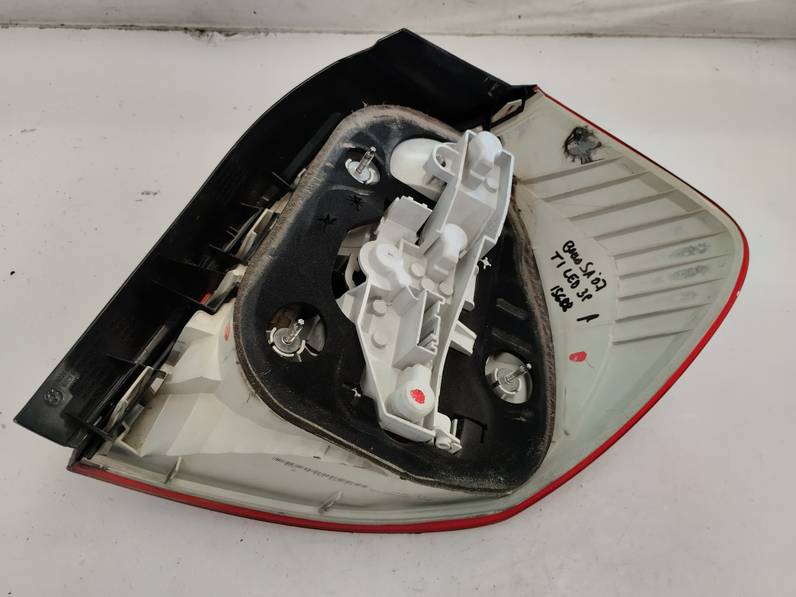 PILOTO TRASERO IZQUIERDO BMW SERIE 1 BERLINA 2007 2.0 TURBODIESEL (143 CV)