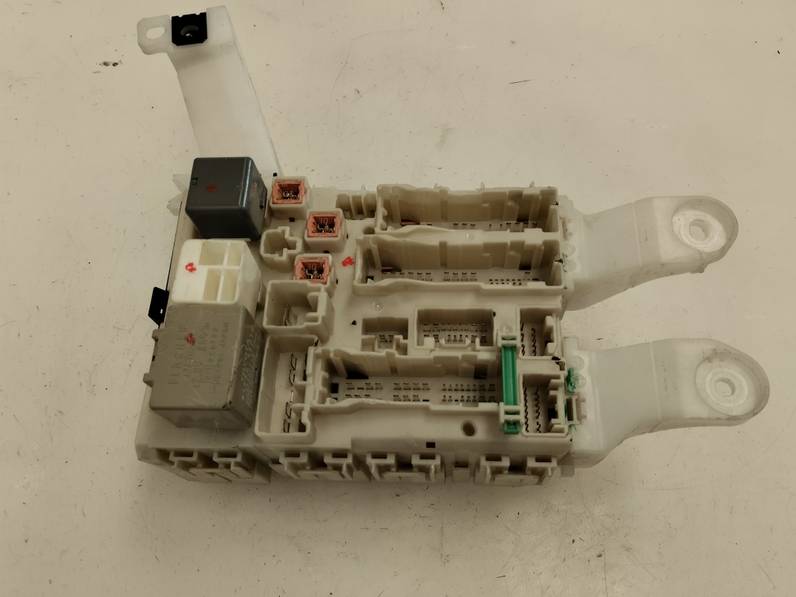 CAJA RELES FUSIBLES TOYOTA AURIS 2007 1.4 16V (97 CV)