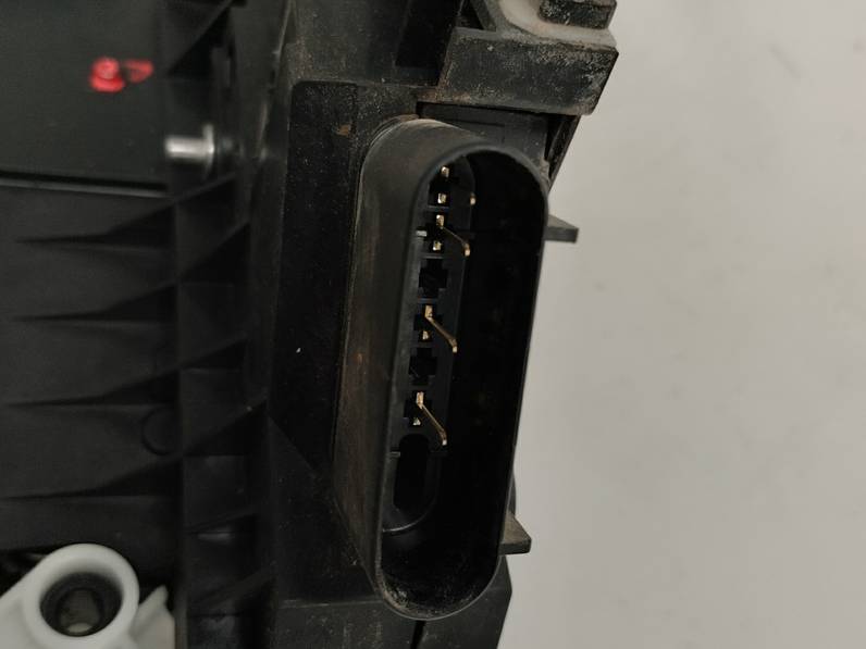 CERRADURA PUERTA TRASERA DERECHA FORD C MAX 2011 1.6 TDCI (95 CV)